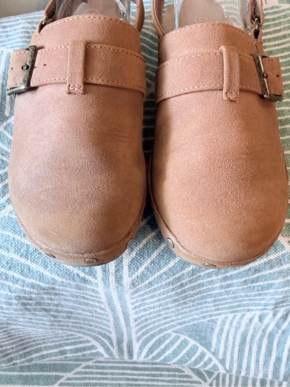 Cat & Jack Girls Size 13 Tan Clogs with Heel Strap
